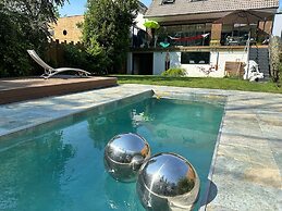 Paris Garden River residence