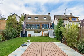 Paris Garden River residence