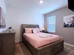 Beautiful 5 Bed Pool Home With Game Room-7543ol 5 Bedroom Home