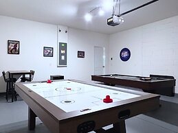 Beautiful 5 Bed Pool Home With Game Room-7543ol 5 Bedroom Home