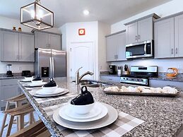 Beautiful 5 Bed Pool Home With Game Room-7543ol 5 Bedroom Home