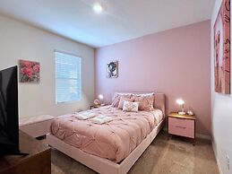 Beautiful 5 Bed Pool Home With Game Room-7543ol 5 Bedroom Home