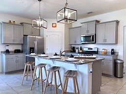 Beautiful 5 Bed Pool Home With Game Room-7543ol 5 Bedroom Home