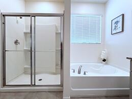 Beautiful 5 Bed Pool Home With Game Room-7543ol 5 Bedroom Home