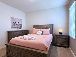 Beautiful 5 Bed Pool Home With Game Room-7543ol 5 Bedroom Home