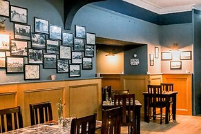 Hillside Hotel & Restaurant