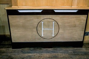 Hillside Hotel & Restaurant