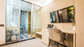 Central Carol ApartHotel