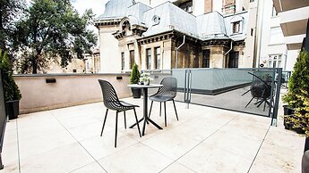 Central Carol ApartHotel