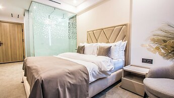 Central Carol ApartHotel