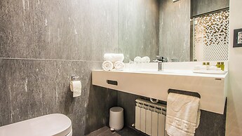 Central Carol ApartHotel