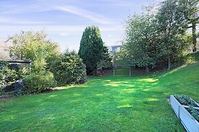 Delightful 3-bed Flat with Parking