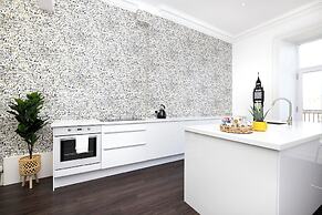 Delightful 3-bed Flat with Parking