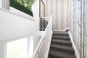 Delightful 3-bed Flat with Parking