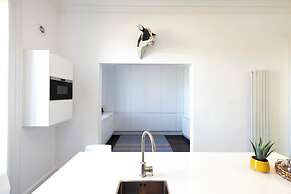 Delightful 3-bed Flat with Parking