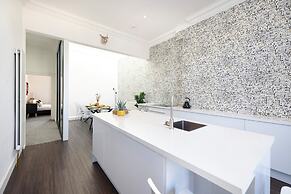 Delightful 3-bed Flat with Parking