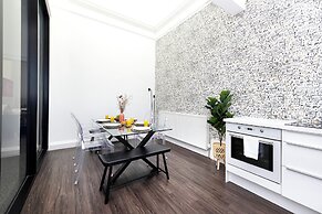 Delightful 3-bed Flat with Parking