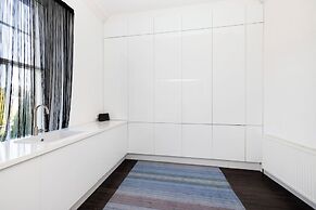 Delightful 3-bed Flat with Parking