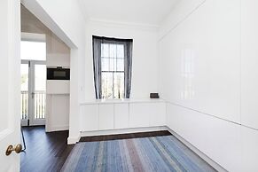 Delightful 3-bed Flat with Parking