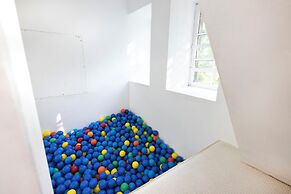 Delightful 3-bed Flat with Parking