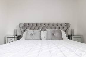 Elegant Flat with Balcony