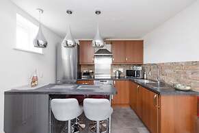 Elegant Flat with Balcony