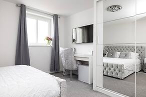 Elegant Flat with Balcony