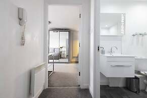 Elegant Flat with Balcony