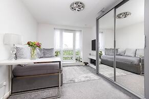 Elegant Flat with Balcony