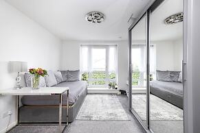 Elegant Flat with Balcony