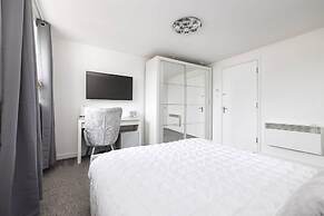 Elegant Flat with Balcony