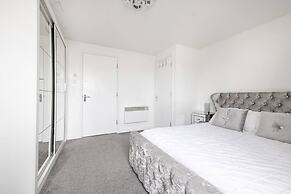 Elegant Flat with Balcony