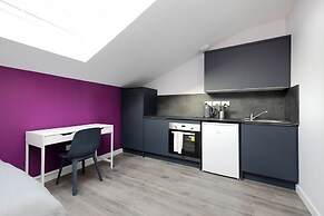 JOIVY Deluxe Studio near The Meadows