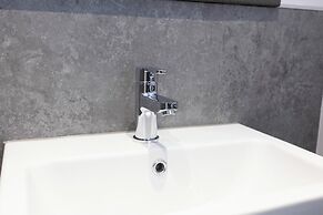 JOIVY Deluxe Studio near The Meadows