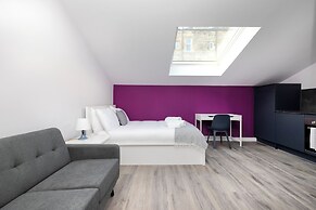 JOIVY Deluxe Studio near The Meadows