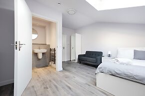 JOIVY Deluxe Studio near The Meadows