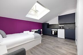 JOIVY Deluxe Studio near The Meadows