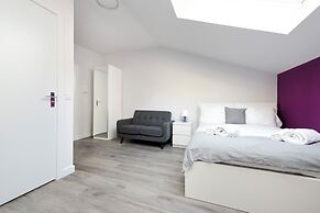 JOIVY Deluxe Studio near The Meadows