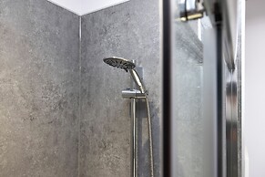 JOIVY Deluxe Studio near The Meadows