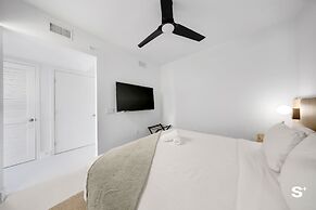Chic Downtown Retreat 1BR Apartment