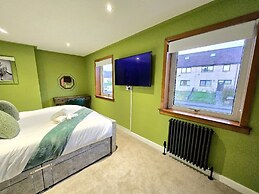 Quirky 2-Bed with Free Parking