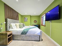 Quirky 2-Bed with Free Parking