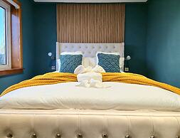 Quirky 2-Bed with Free Parking