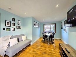 Quirky 2-Bed with Free Parking