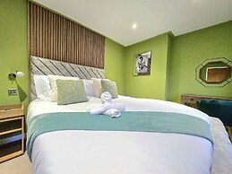 Quirky 2-Bed with Free Parking