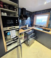 Quirky 2-Bed with Free Parking