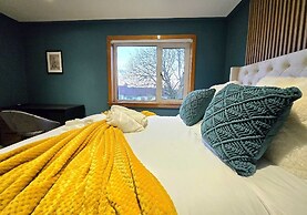 Quirky 2-Bed with Free Parking