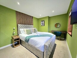 Quirky 2-Bed with Free Parking