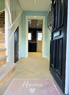 Quirky 2-Bed with Free Parking