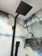 Quirky 2-Bed with Free Parking